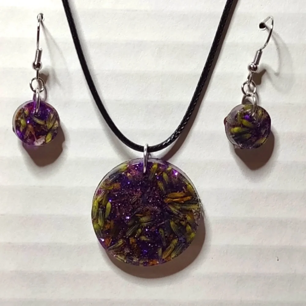 Lavender Dream Handmade Lavender Resin Pendant Set - Picture 1 of 7